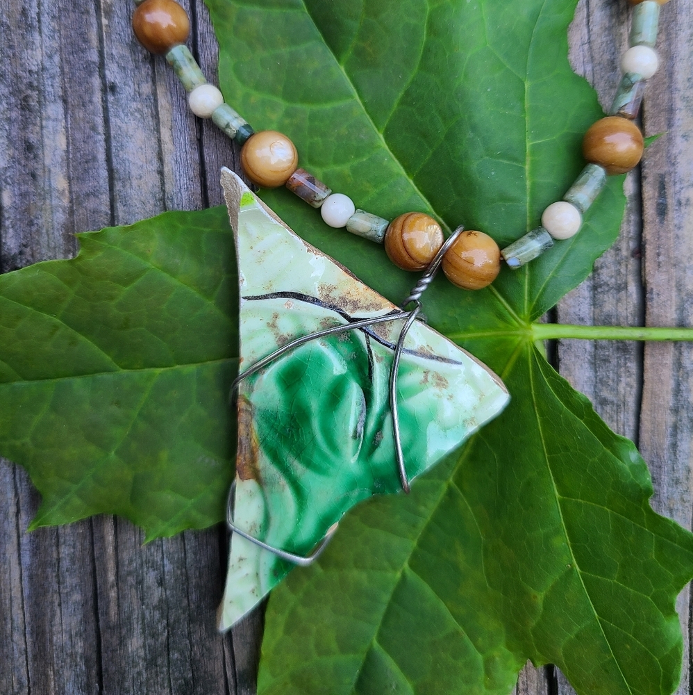 Triangle leaf necklace - Picture 4 of 4